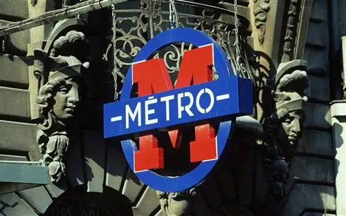 Уникальный знак метро в Париже, французский округ Сентье.