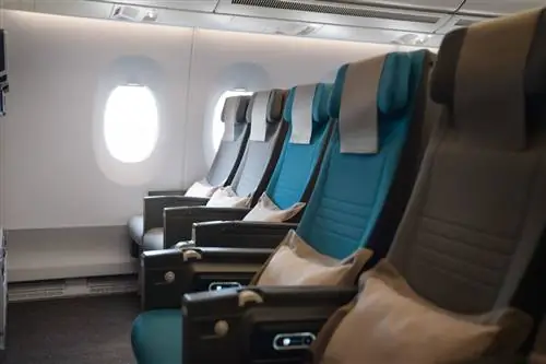 Места эконом-класса в самолете Сингапурских авиалиний