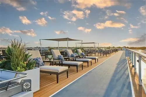 Терраса для загара на борту речного круизного лайнера American Symphony компании American Cruise Lines