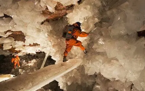 Naica Mine Crystal Caves гипс Мексика исследование National Geographic Cavers