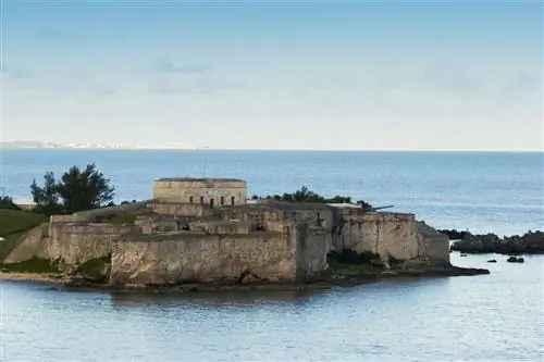 Исторический форт Святой Екатерины недалеко от Святого Георгия, Бермудские острова