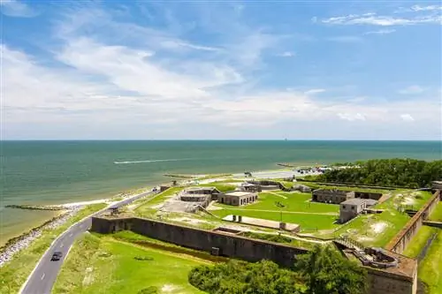 Вид с воздуха на Форт-Гейнс на острове Дофин