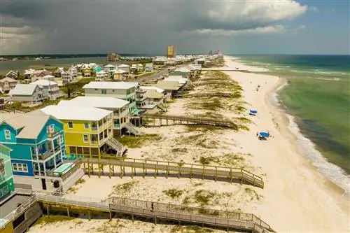 Аэрофотосъемка роскошных домов на берегу моря в Галфшорс Алабама