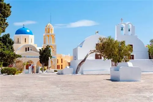 Традиционная церковь в деревне Ия, остров Санторини, Греция