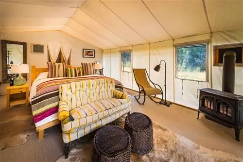 Спальня в палатке Dunton River Camp