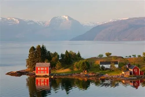 Небольшой остров в Хардангер-фьорде, Берген, Западные фьорды, Норвегия