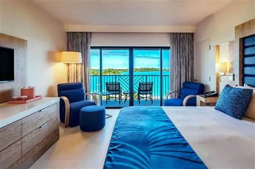 Интерьер гостевого люкса в Grotto Bay Beach Resort & Spa