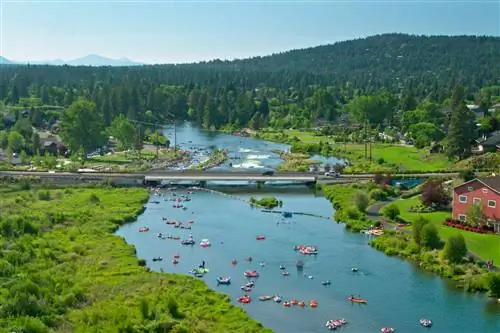 Аэрофотосъемка ямы для купания в Бенде, штат Орегон.