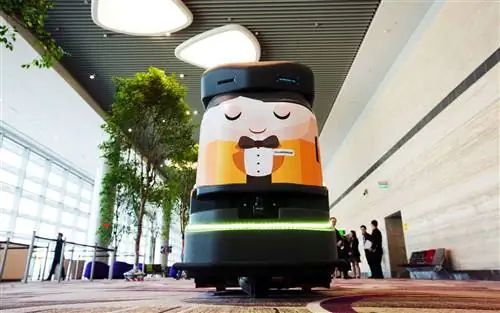 Робот-уборщик в терминале 4 сингапурского аэропорта Чанги