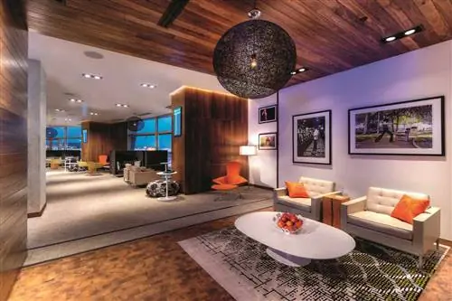 Зал в аэропорту Гонконга