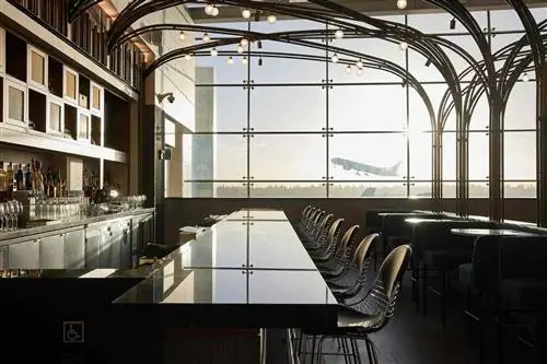 Интерьер зала ожидания AMEX Centurion в международном аэропорту Сиэтла 3