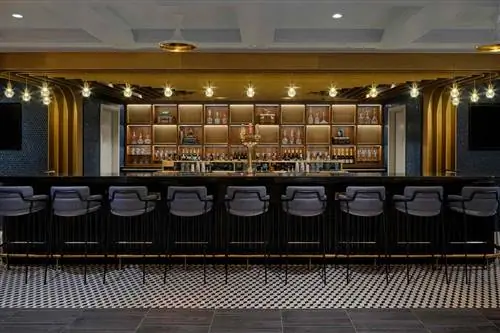 Бар в гостиной LHR