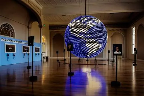 Земля, состоящая из огней в Planet World