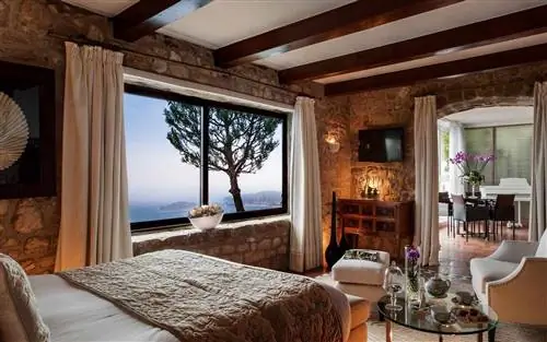 Шато-де-ла-Шевр-д'Ор, деревня Эз, Франция