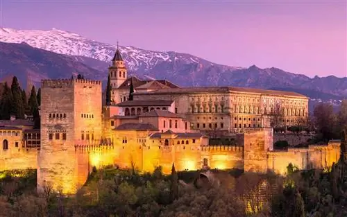 7 секретов средневековой Альгамбры Гранады