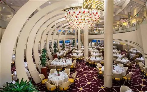 Столовая на борту корабля Holland America Koenigsdam Столовая на борту корабля Holland America Koenigsdam