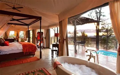 Лагерь слонов в ванне Зимбабве