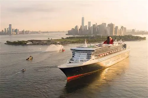 Queen Mary2 прибывает в Нью-Йорк, чтобы отпраздновать 175-летие Cunard Line