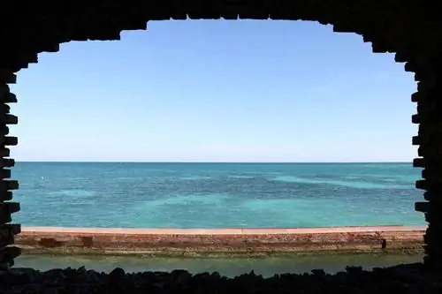 Вид на океанскую воду из национального парка Форт-Джефферсон-Драй-Тортуга, Флорида.