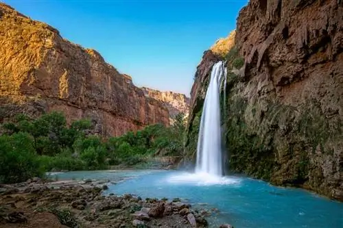 Водопад Хавасу перед закатом в Аризоне