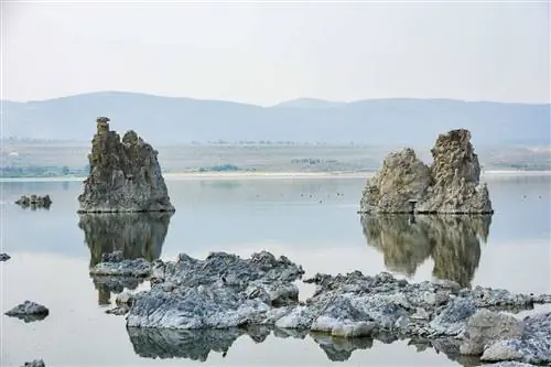 Культовый туф калифорнийского озера Моно