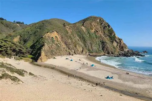 Вид на пляж Пфайффер вдоль хребта Санта-Лючия.