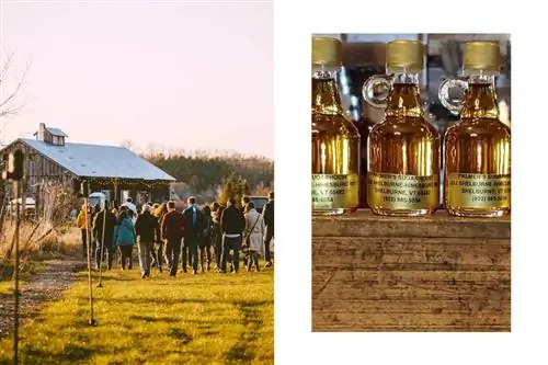 Толпы людей, идущих в Sugarhouse Палмера и бутылки кленового сиропа Palmer's Sugarhouse.