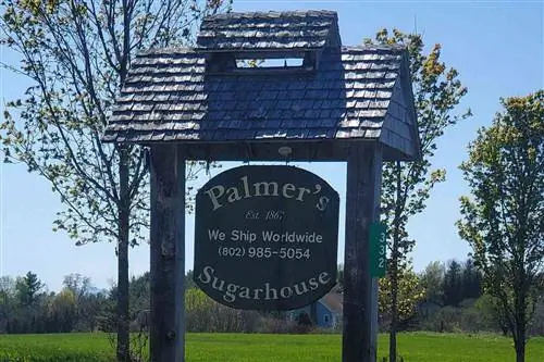 Вывеска возле сахарного дома Палмера в Вермонте.