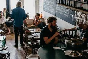 Интерьер винного бара 10 William Street в Сиднее, Австралия