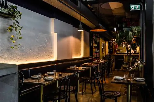 Интерьер ланкийской заправочной станции