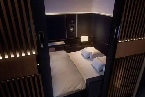 Кровать в салоне Lufthansa Allegris First Class Suite Plus