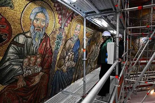 деталь раздела Спасенные души мозаичного потолка баптистерия Сан-Джованни, одной из древнейших церквей Флоренции, Тоскана