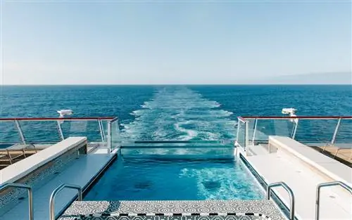 Пейзажный бассейн Viking Cruises