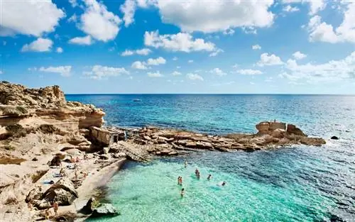 Calo des mort, Creek, расположенный в восточной части Platja Migjorn Formentera, Испания 09/2015