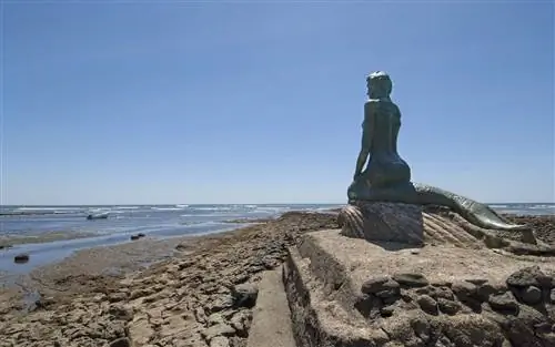 Статуя русалки Ла Сирена на Плайя Эстерильос.