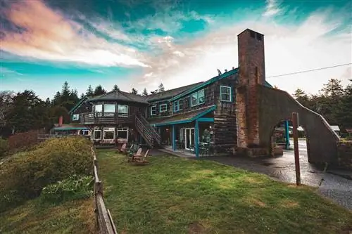Внешний вид вестибюля Kalaloch Lodge в солнечный день
