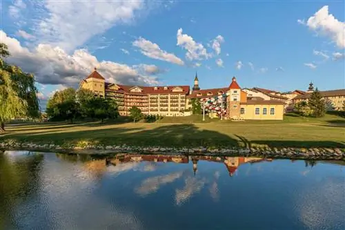Дом Bavarian Inn Lodge, вид сзади во Франкенмуте, штат Мичиган.