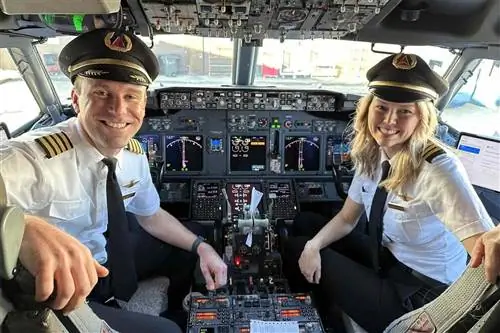 Эти пилоты Delta женаты уже 10 лет - вот их секреты путешествий в паре
