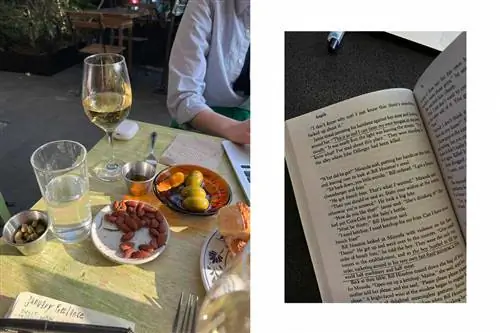 Бокалы вина, миски с оливками и аннотированная книга в Мехико