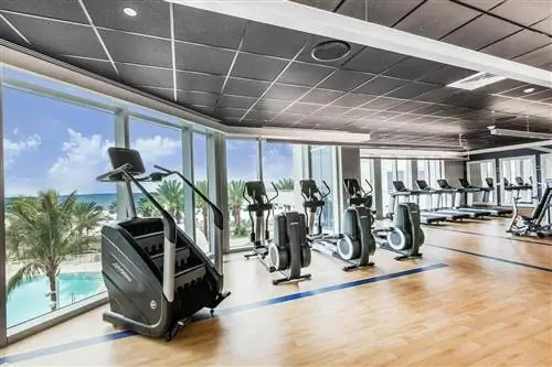 Фитнес-центр в отеле Wyndham Grand Clearwater Beach. Фитнес-центр в отеле Wyndham Grand Clearwater Beach.