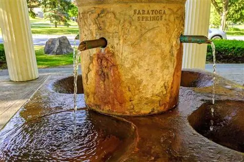 Фонтан воды в Саратога-Спрингс, Нью-Йорк