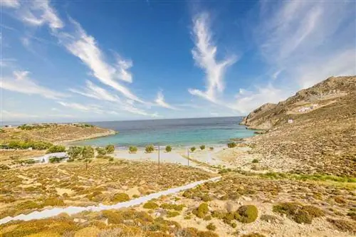 Вид на пляж Псили Аммос на греческом острове Серифос.