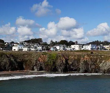 Романтический пляжный отдых: приморское искусство в Мендосино, Калифорния