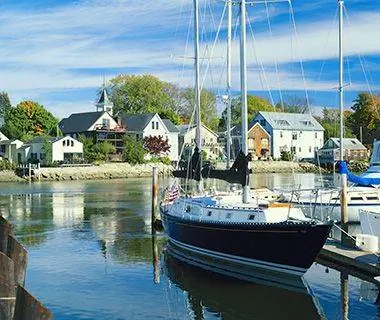 Романтический пляжный отдых: парусный спорт в Кеннебанкпорте, Мэн