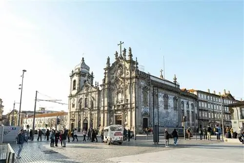 Площадь перед собором Порту