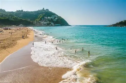 Пляж Ондаррета в Сан-Себастьяне, Испания