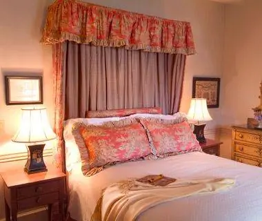 Лучшие отели Америки на озере: Old Edwards Inn and Spa