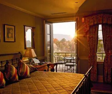 Лучшие отели Америки на озере: Кесвик-холл