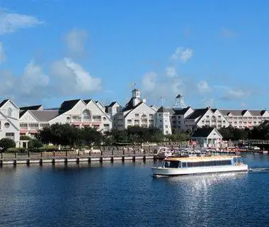 Лучшие отели Америки на озере: Disney’s Yacht Club Resort
