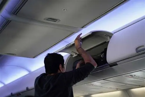 8 худших ошибок при полете и как их избежать, по мнению бортпроводников